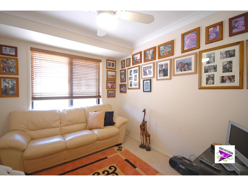 6 Shoreham Chase, Arundel QLD 4214