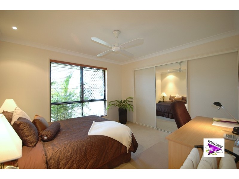 6 Shoreham Chase, Arundel QLD 4214