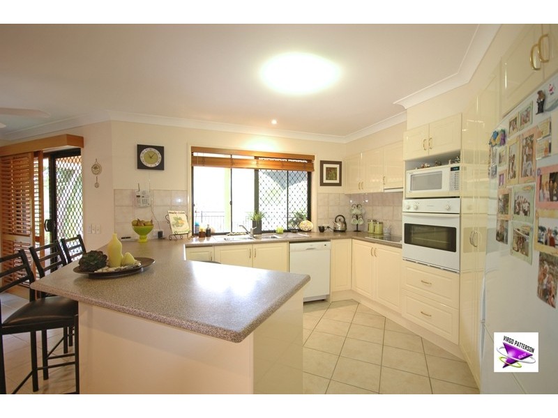 6 Shoreham Chase, Arundel QLD 4214