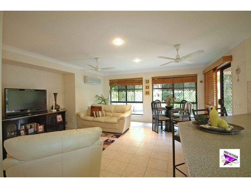 6 Shoreham Chase, Arundel QLD 4214
