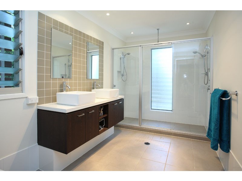 108 Barton Road, Hawthorne QLD 4171