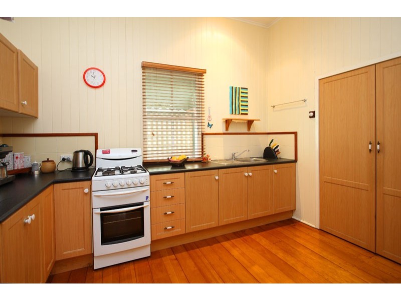 17 Harris Street, Hawthorne QLD 4171