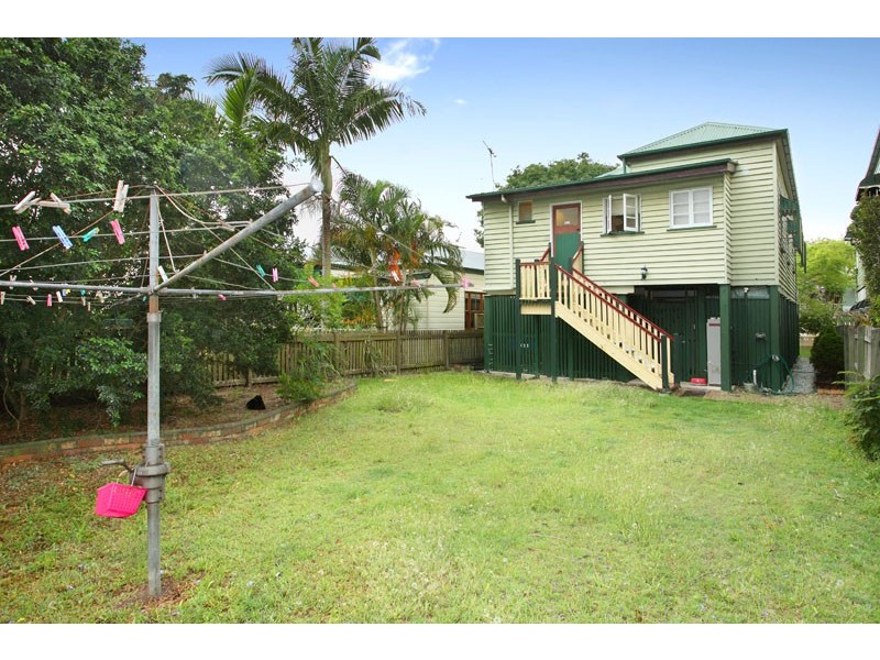 17 Harris Street, Hawthorne QLD 4171