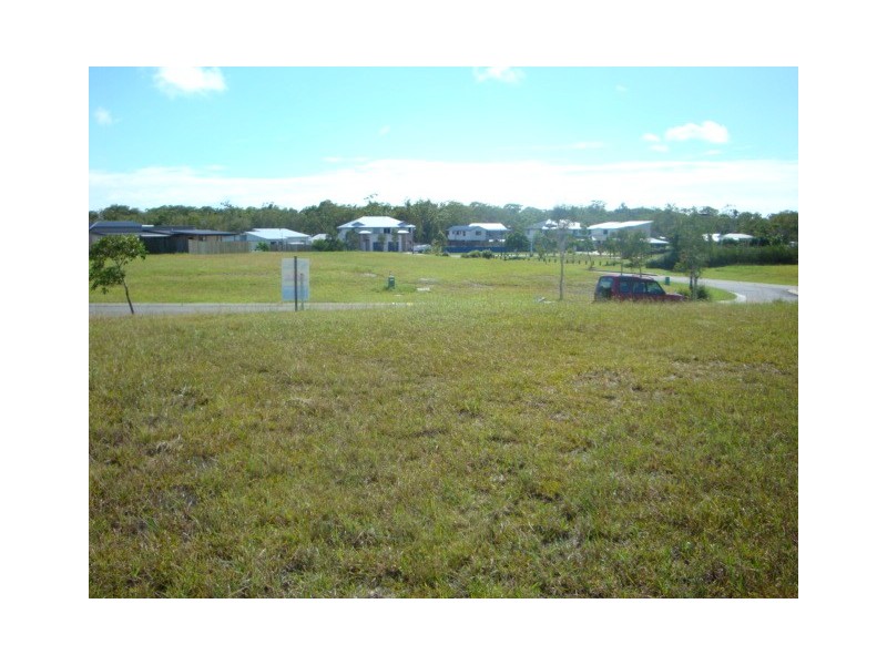 18 Lomandra Avenue, Cooloola Cove QLD 4580