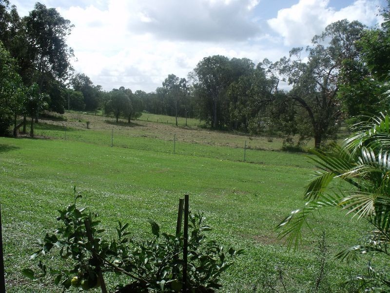 42 Nall Road, Goomboorian QLD 4570