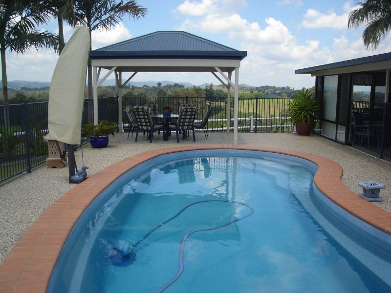 Canina QLD 4570