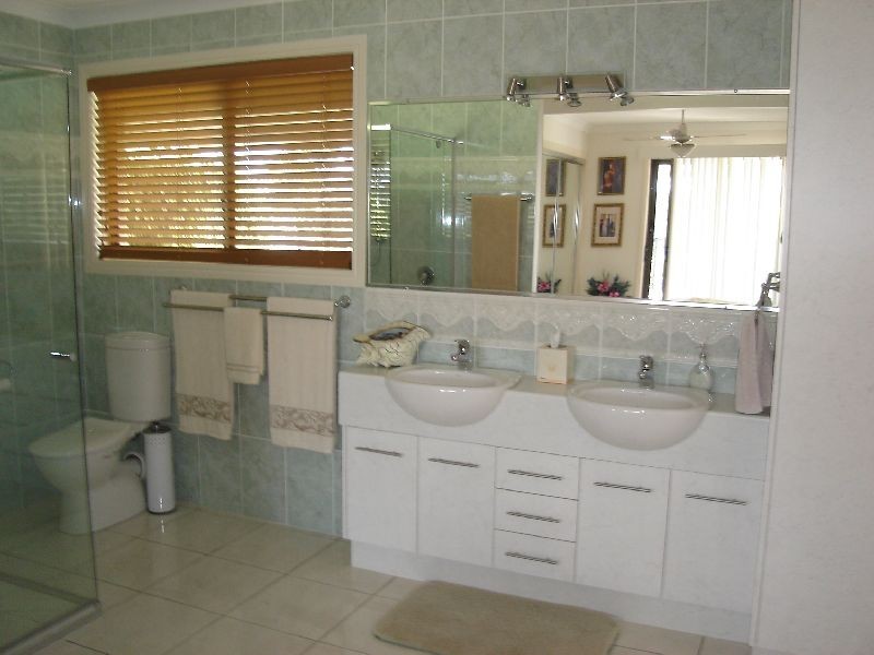 Canina QLD 4570