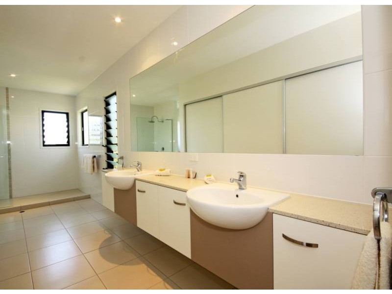 7- 9 Spectrum Street, Rainbow Beach QLD 4581