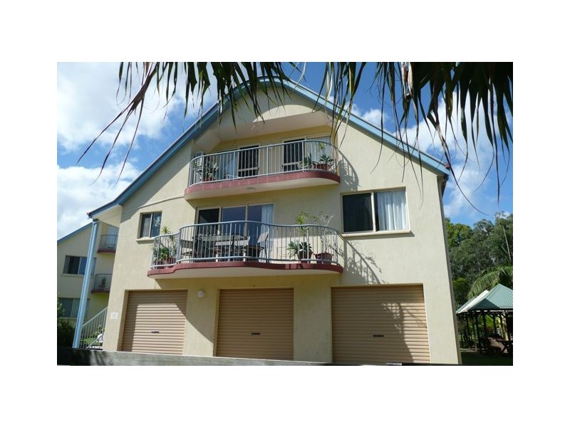 2/2 Double Island Drive, Rainbow Beach QLD 4581