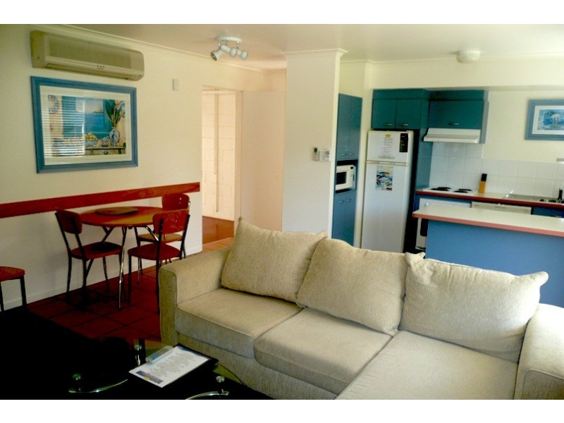 4/4 Double Island Drive, Rainbow Beach QLD 4581