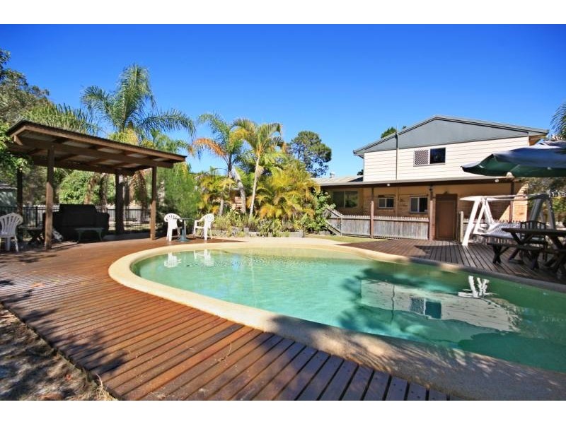 11 Zircon Street, Rainbow Beach QLD 4581