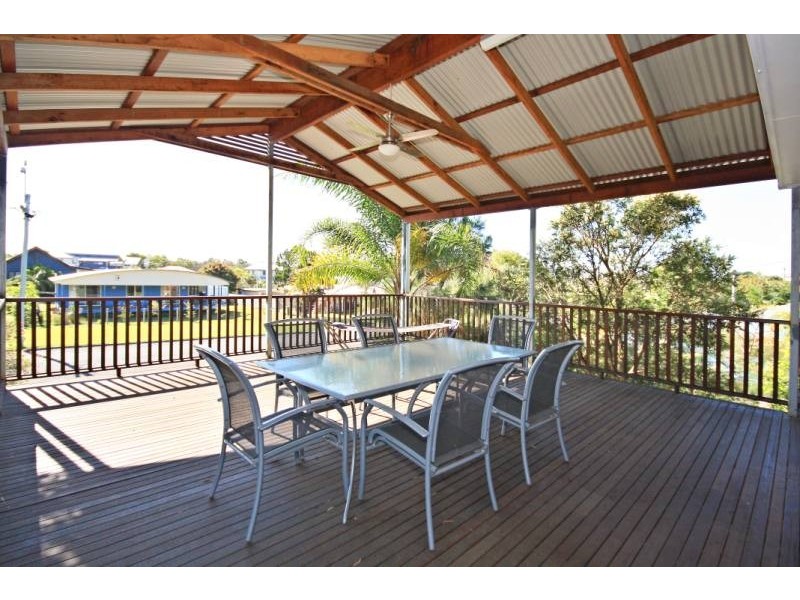 11 Zircon Street, Rainbow Beach QLD 4581