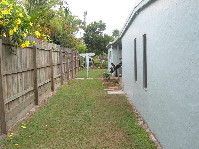 1-2/21 Rumbalara Avenue, Rainbow Beach QLD 4581