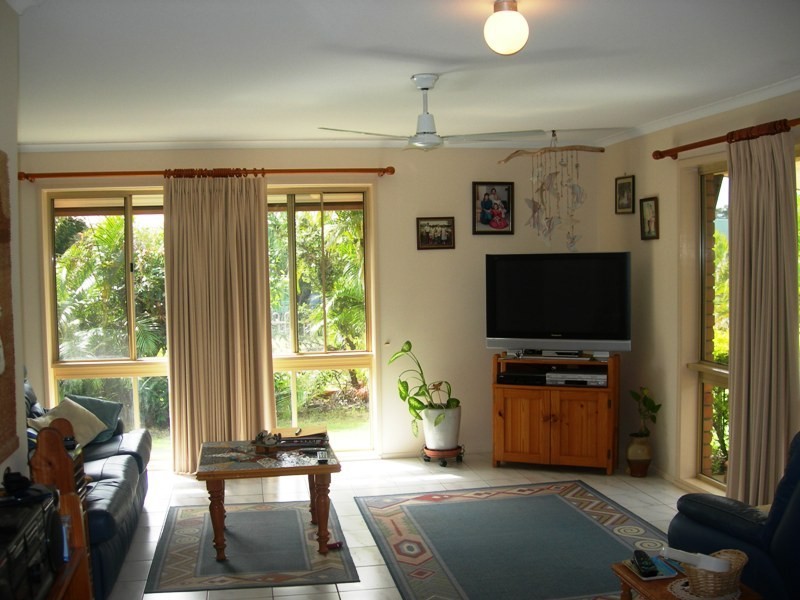 28 Rumbalara Avenue, Rainbow Beach QLD 4581