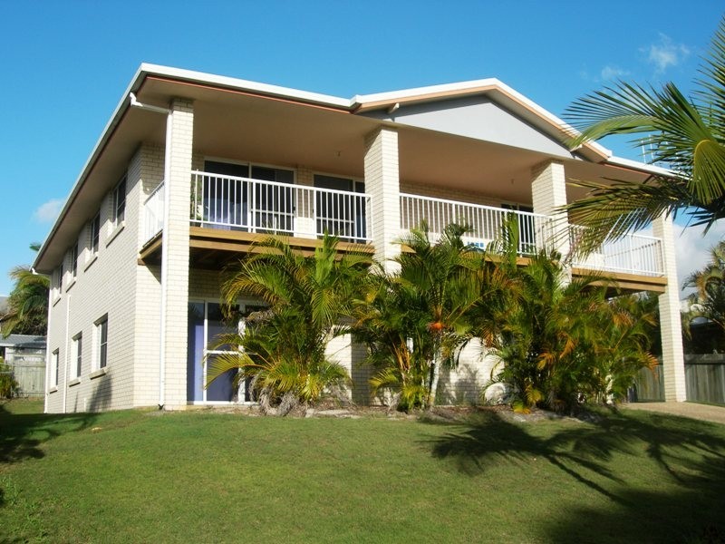 13 Kurrawa Street, Rainbow Beach QLD 4581