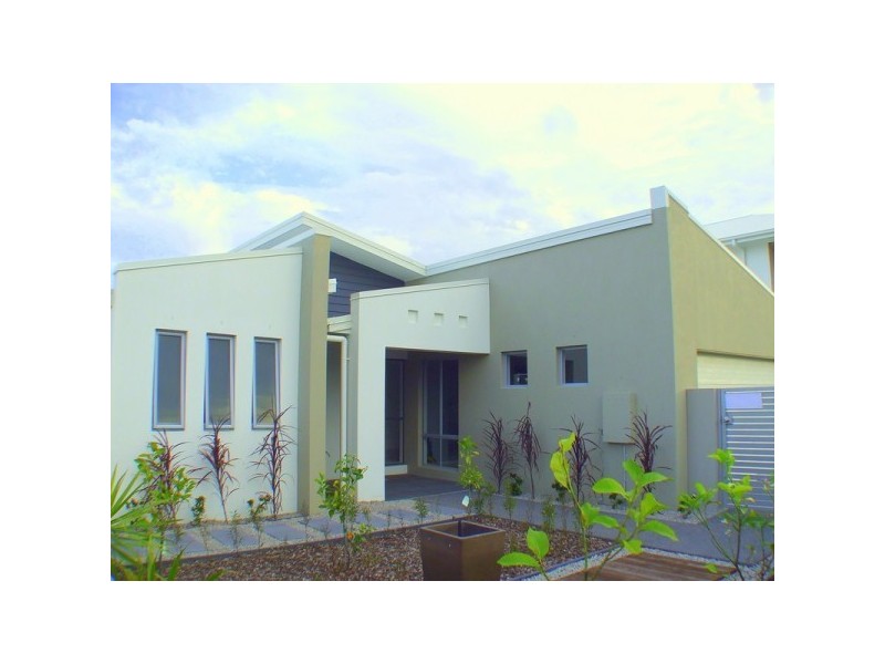 6 Nevis Court, Kawana Island QLD 4575