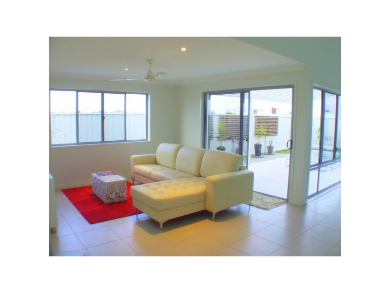 6 Nevis Court, Kawana Island QLD 4575