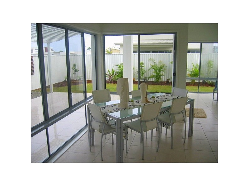 6 Nevis Court, Kawana Island QLD 4575