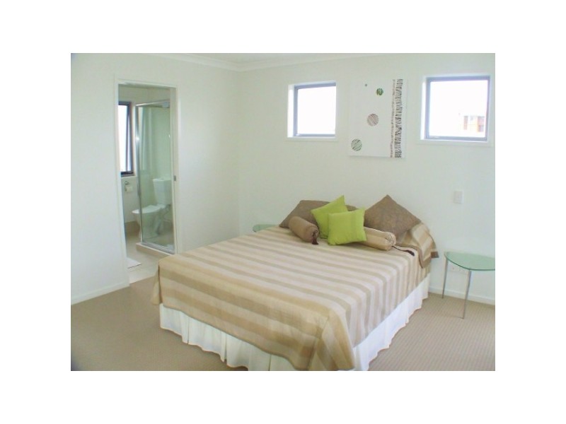 6 Nevis Court, Kawana Island QLD 4575