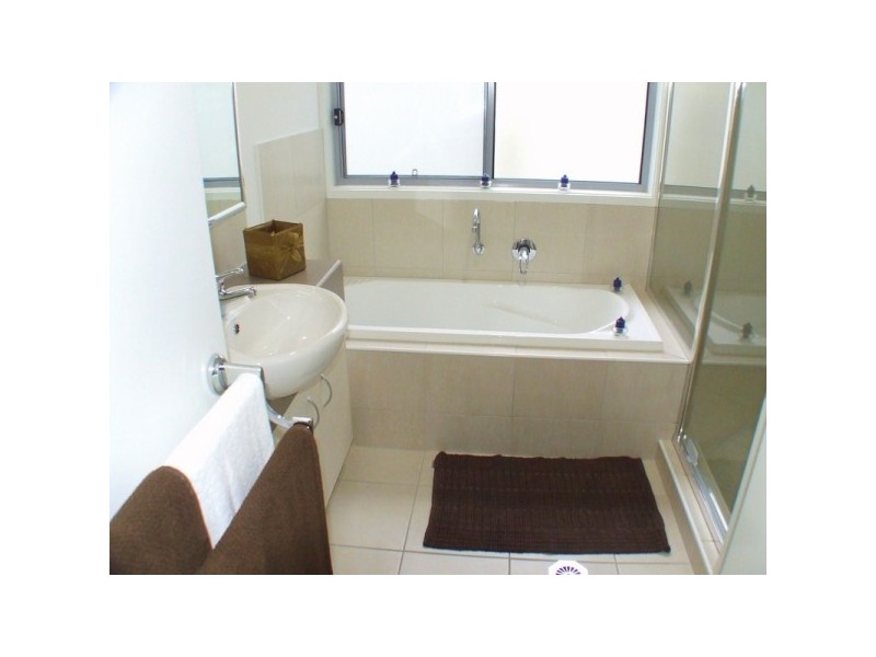 6 Nevis Court, Kawana Island QLD 4575