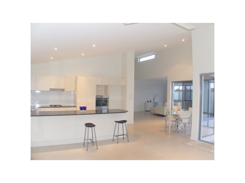 6 Nevis Court, Kawana Island QLD 4575