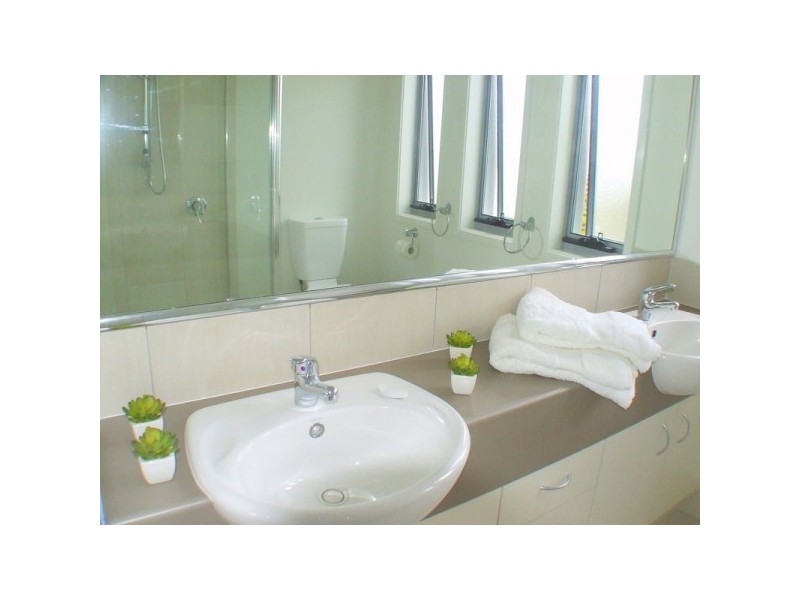 6 Nevis Court, Kawana Island QLD 4575