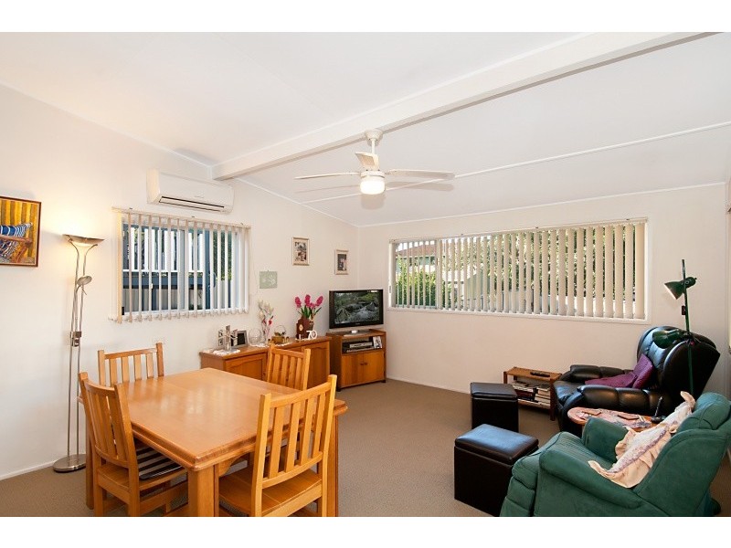 16 SUNNYBROOK ST, Brighton QLD 4017