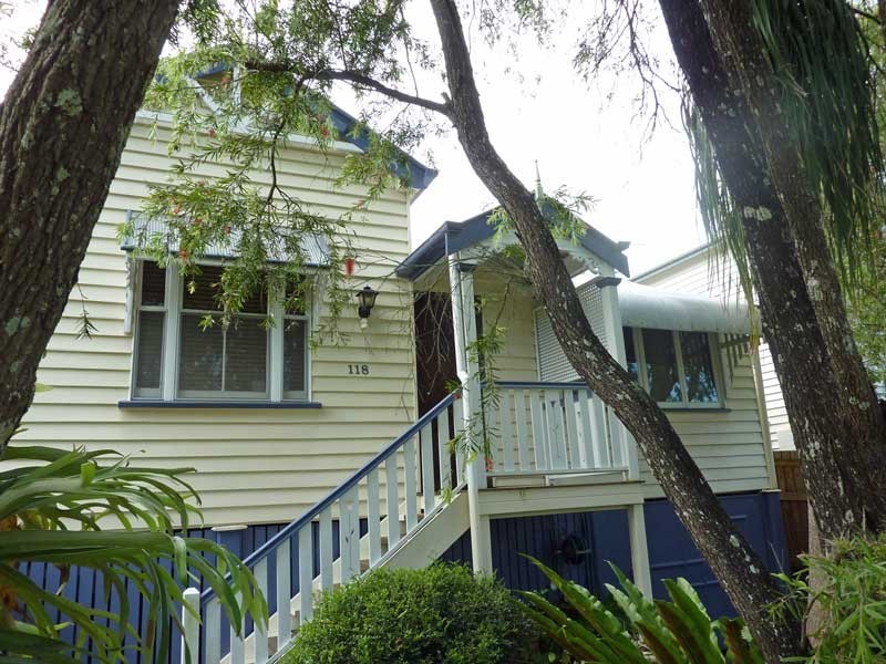 118 PALM AVENUE, Shorncliffe QLD 4017
