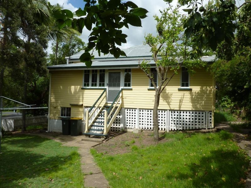 86 YUNDAH STREET, Shorncliffe QLD 4017