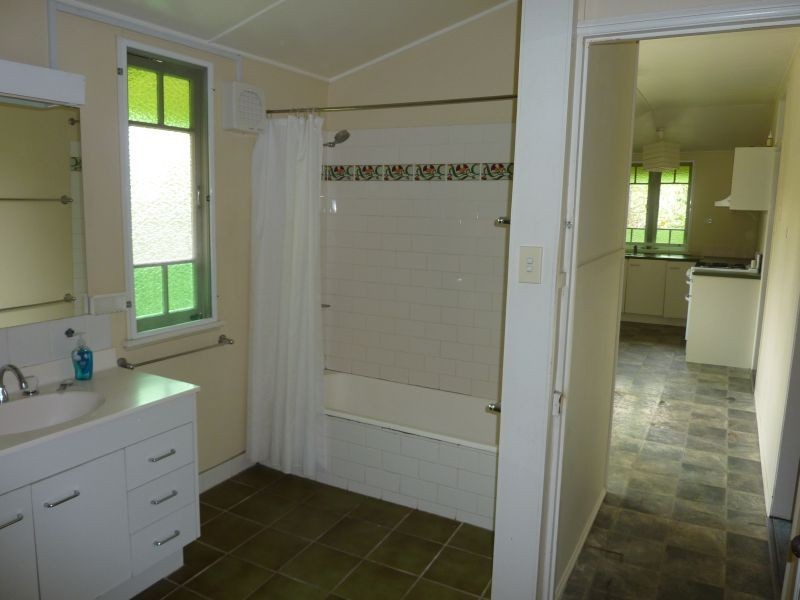 86 YUNDAH STREET, Shorncliffe QLD 4017