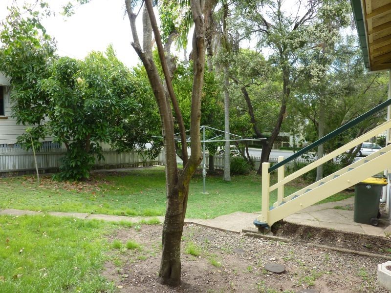 86 YUNDAH STREET, Shorncliffe QLD 4017