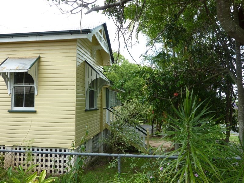 86 YUNDAH STREET, Shorncliffe QLD 4017