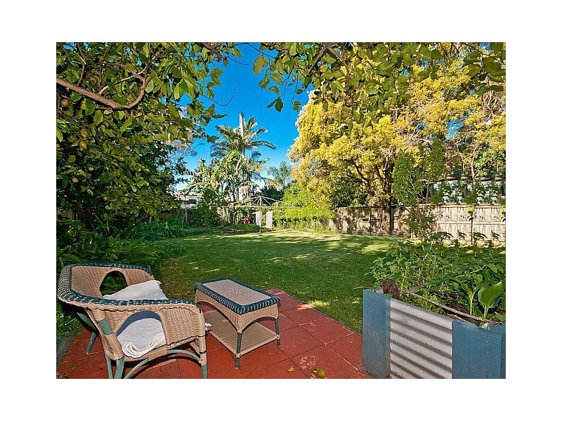 22 PERKINS ST, Sandgate QLD 4017