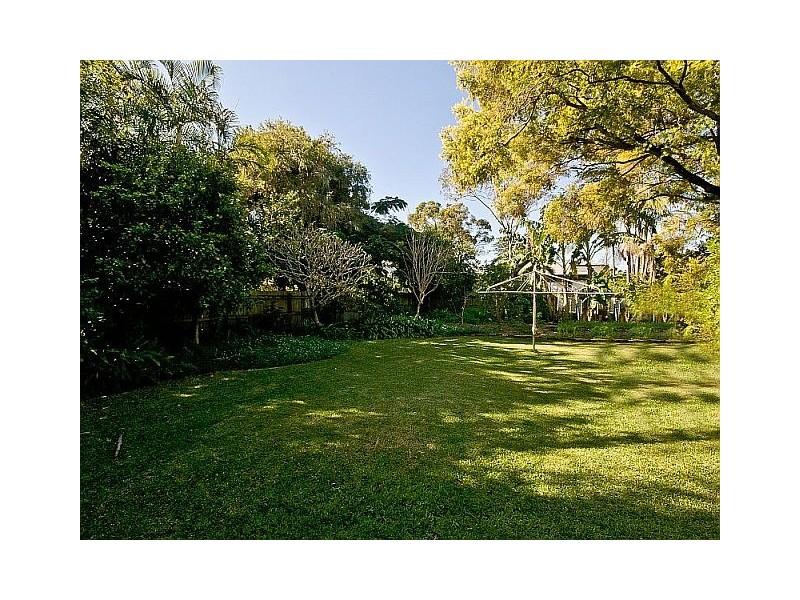 22 PERKINS ST, Sandgate QLD 4017