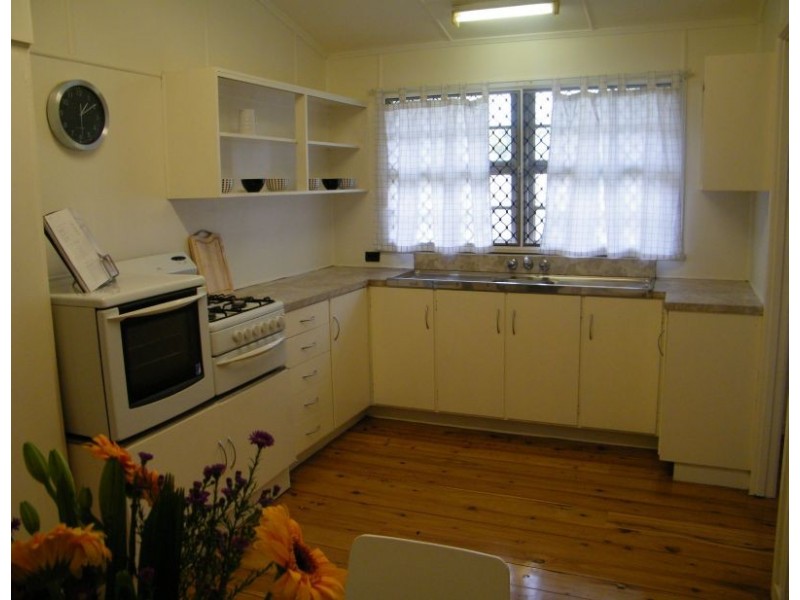 10 HERBERT STREET, Brighton QLD 4017