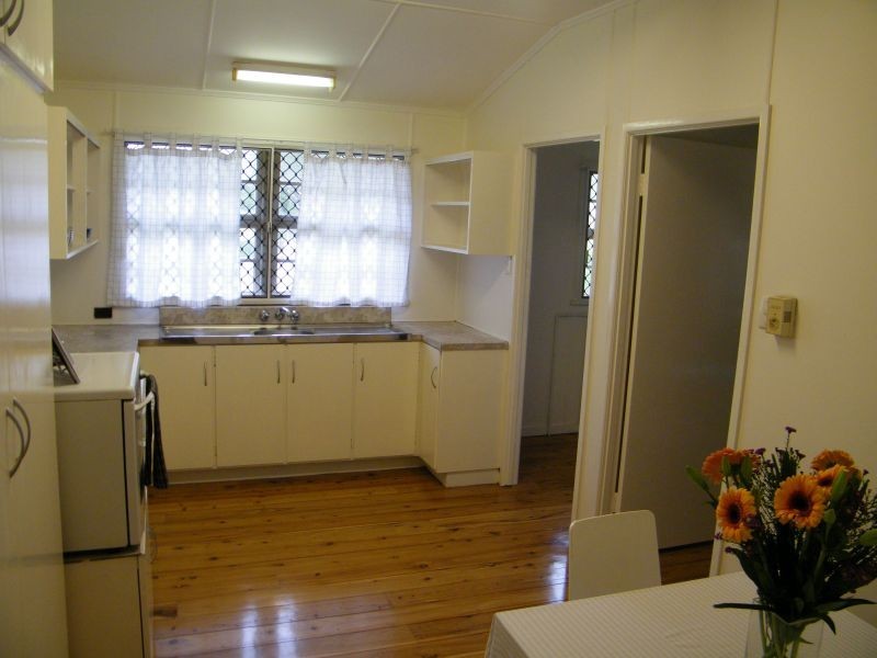 10 HERBERT STREET, Brighton QLD 4017