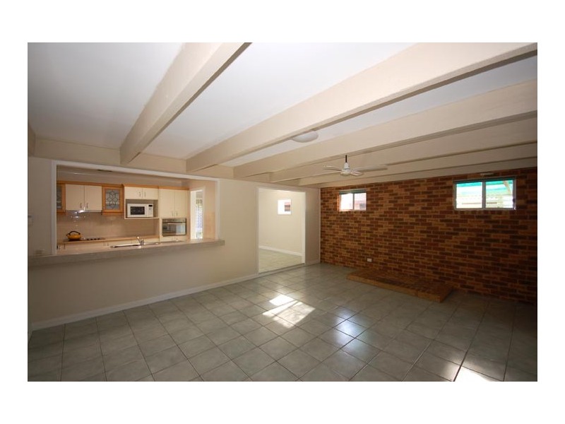 48 Jasmin Cres, Lake Albert NSW 2650