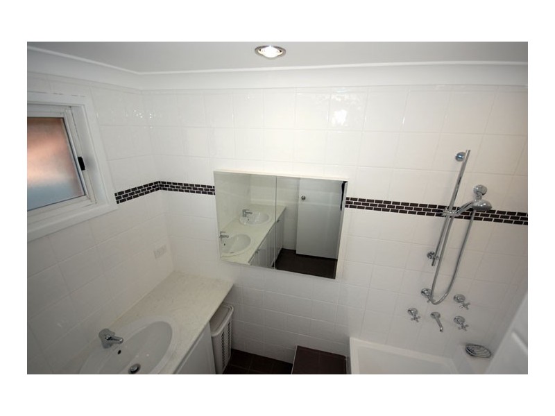 48 Jasmin Cres, Lake Albert NSW 2650