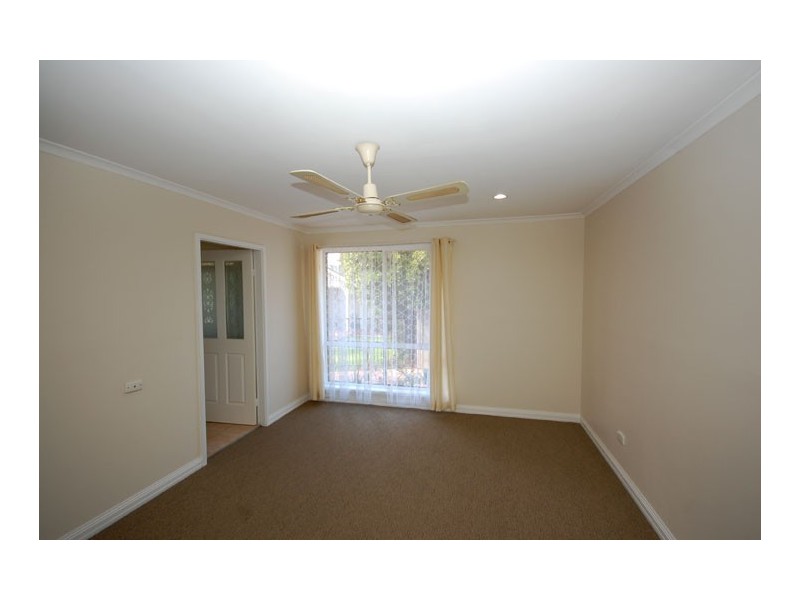 48 Jasmin Cres, Lake Albert NSW 2650