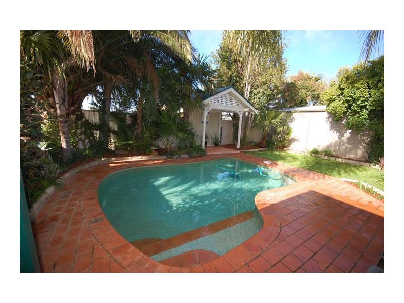 48 Jasmin Cres, Lake Albert NSW 2650