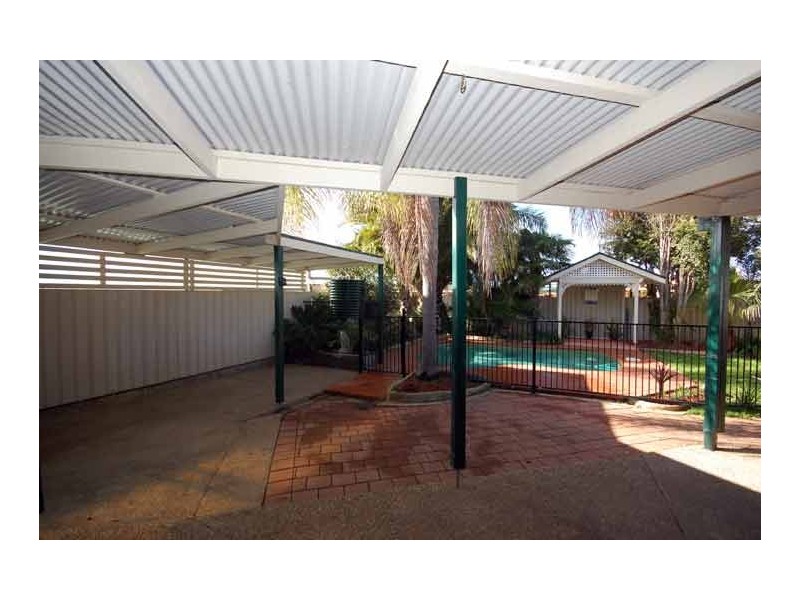 48 Jasmin Cres, Lake Albert NSW 2650