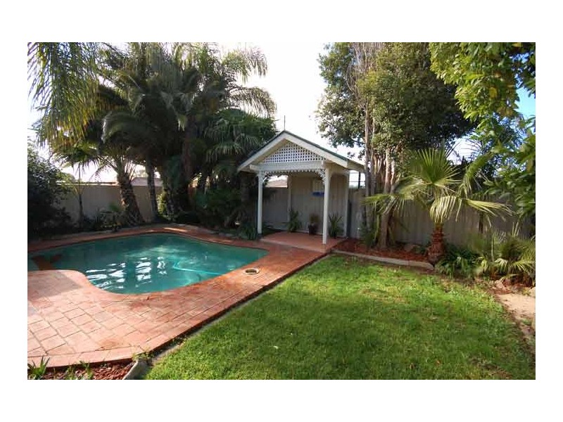 48 Jasmin Cres, Lake Albert NSW 2650