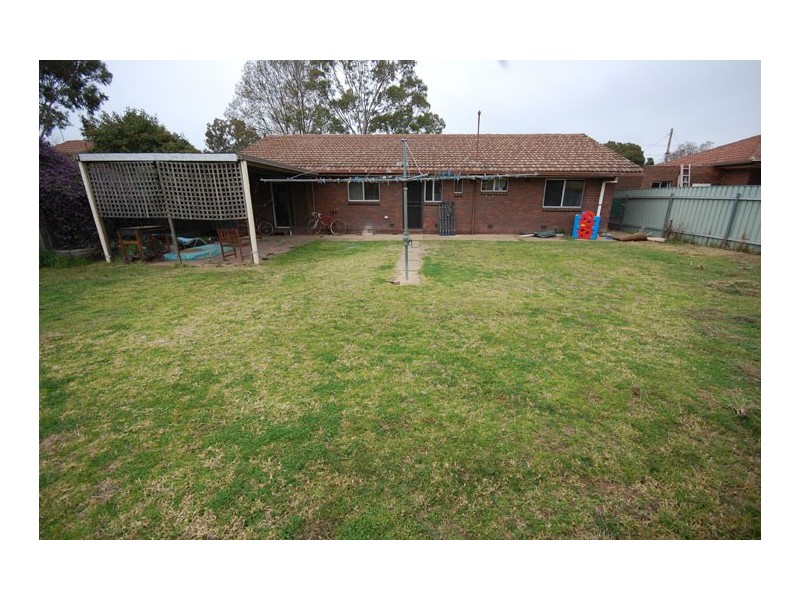 96 Vincent Rd, Lake Albert NSW 2650