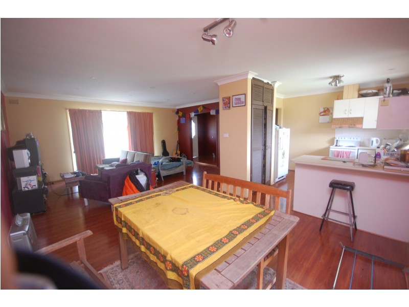 96 Vincent Rd, Lake Albert NSW 2650
