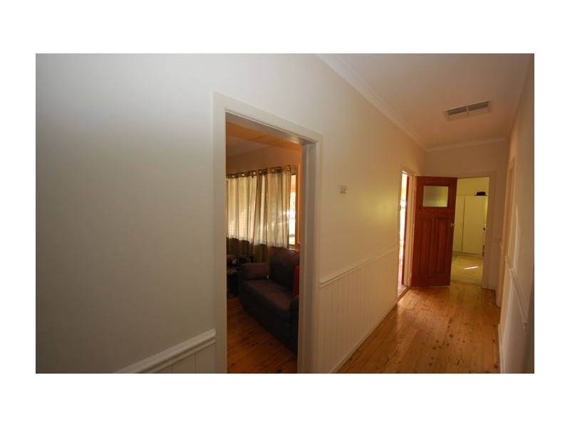 50 Tichborne Cres, Kooringal NSW 2650
