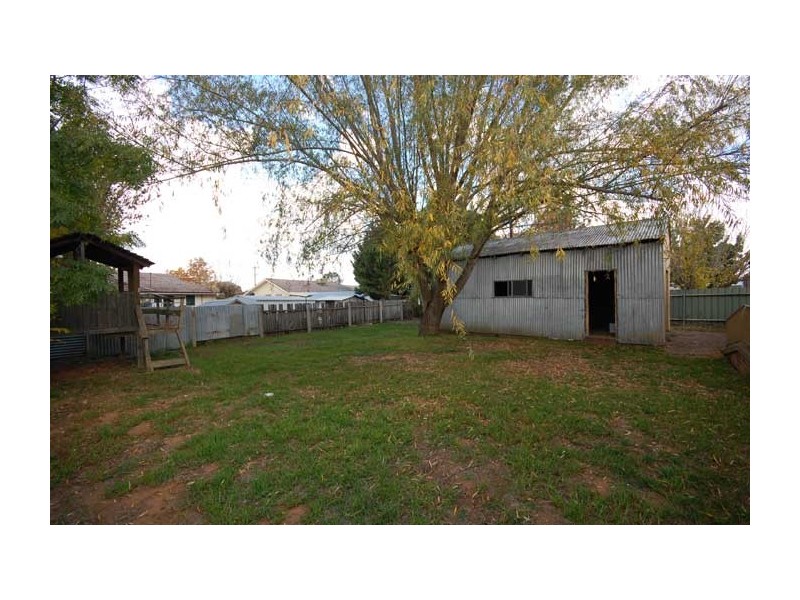 50 Tichborne Cres, Kooringal NSW 2650