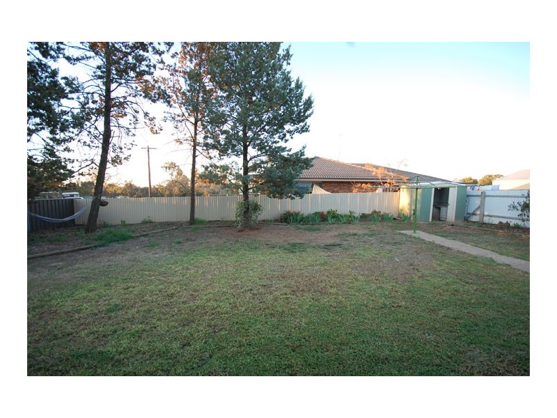 2 Loughnan St, Coolamon NSW 2701