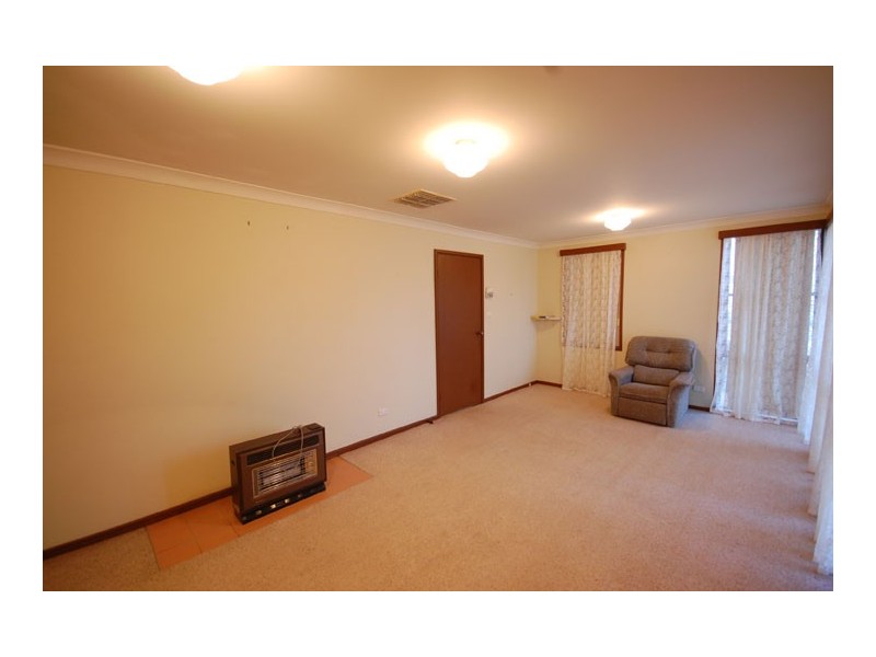 2 Loughnan St, Coolamon NSW 2701