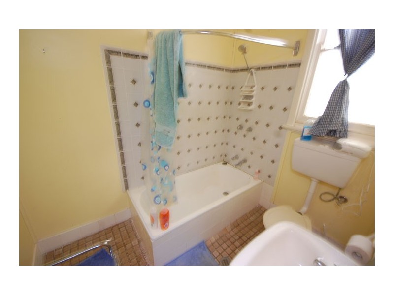 64 Ferrier St, Lockhart NSW 2656