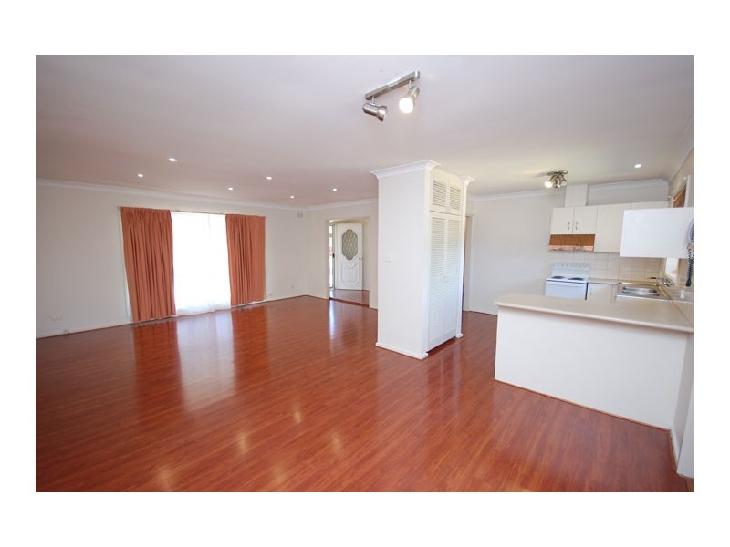 96 Vincent Rd, Lake Albert NSW 2650